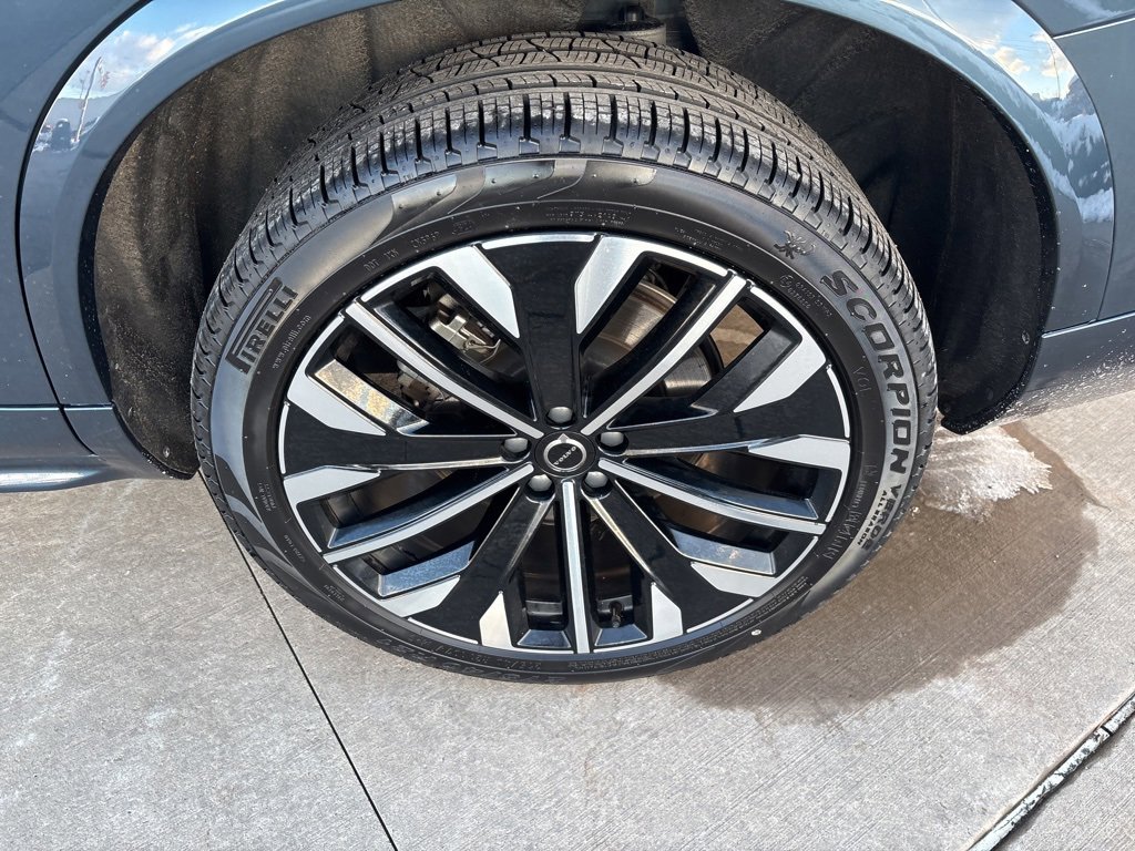 Certified 2025 Volvo XC90 B6 Plus image 16