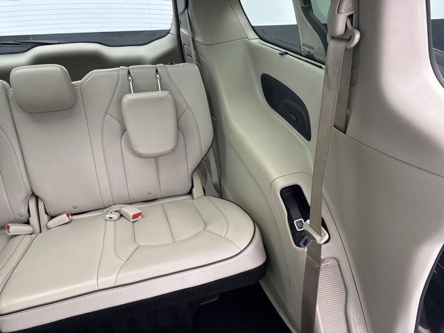 Used 2020 Chrysler Pacifica Limited w/ Advanced Safetytec Group image 41