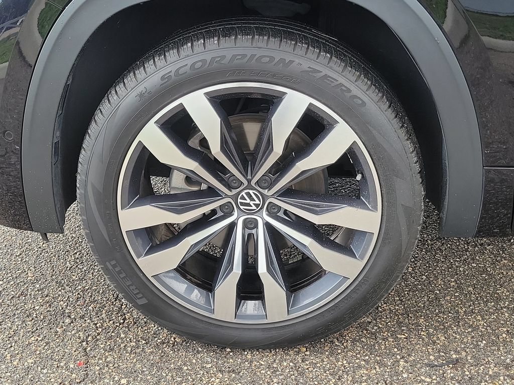 Certified 2023 Volkswagen Atlas Cross Sport SEL Premium R-Line AWD/4WD image 12