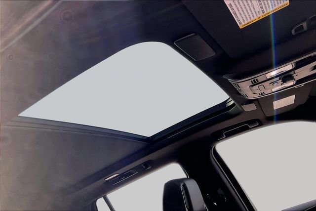 Used 2023 Cadillac Escalade Premium Luxury w/ Performance Package image 20