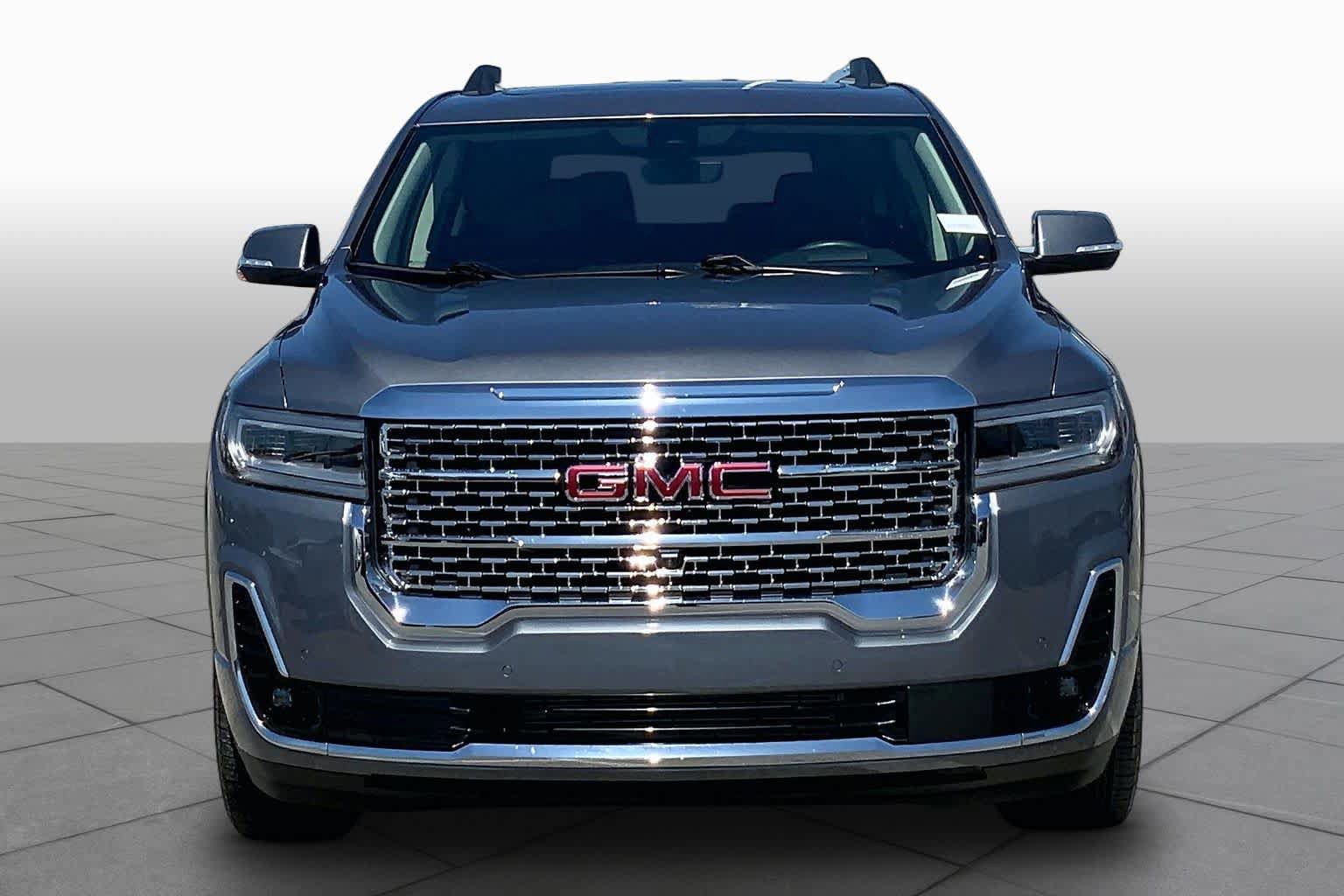 Used 2022 GMC Acadia Denali w/ Denali Ultimate Package AWD/4WD image 4