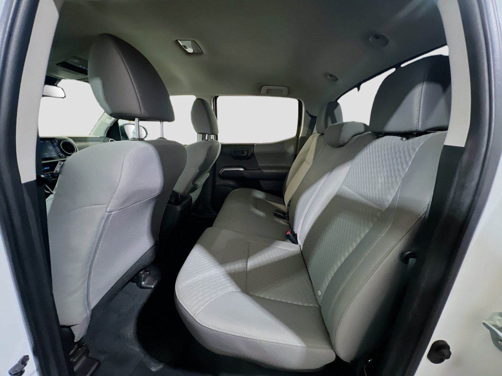 Used 2022 Toyota Tacoma SR5 RWD image 16