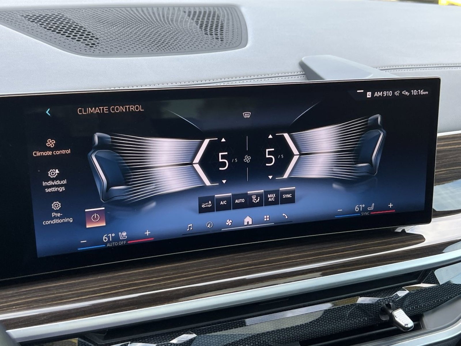 Used 2024 BMW X6 xDrive40i w/ Premium Package image 18