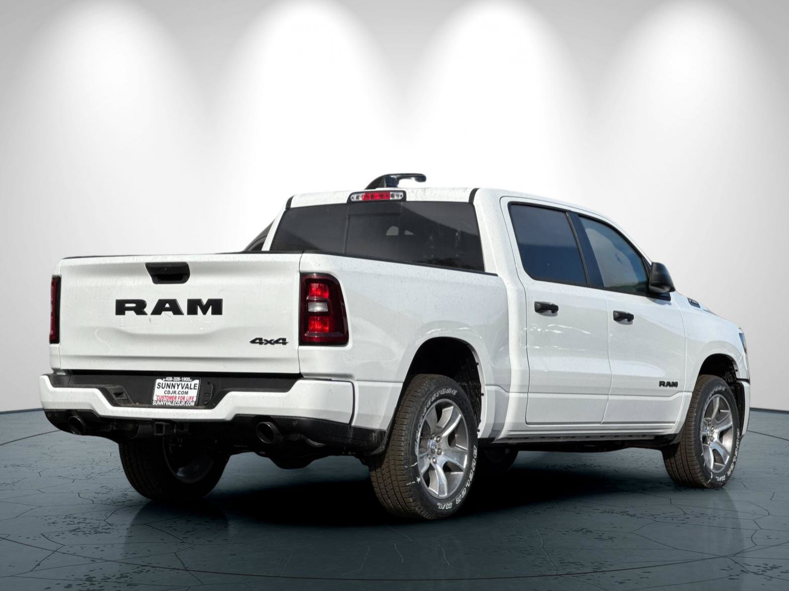 New 2026 RAM 1500 Express AWD/4WD image 4