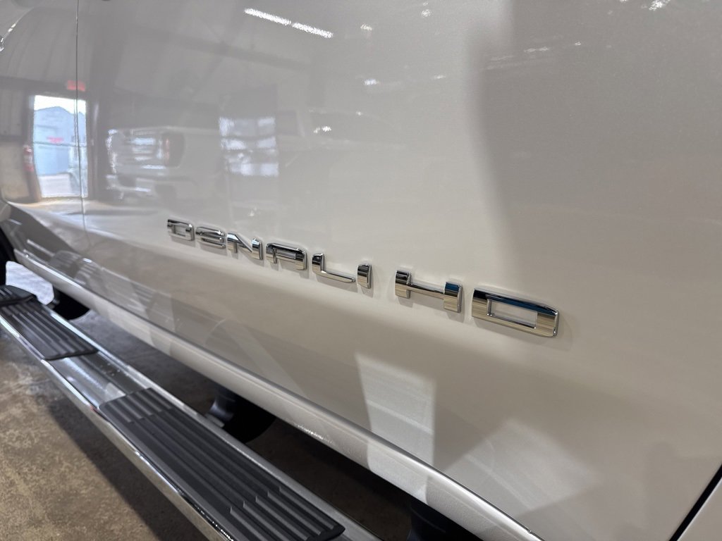 New 2025 GMC Sierra 3500 Denali w/ Denali Reserve Package image 11