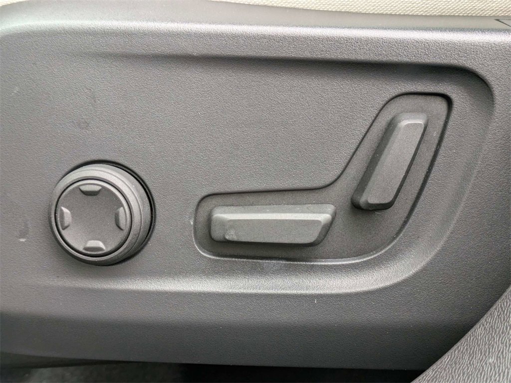 Used 2023 Volvo XC40 B5 Ultimate image 24