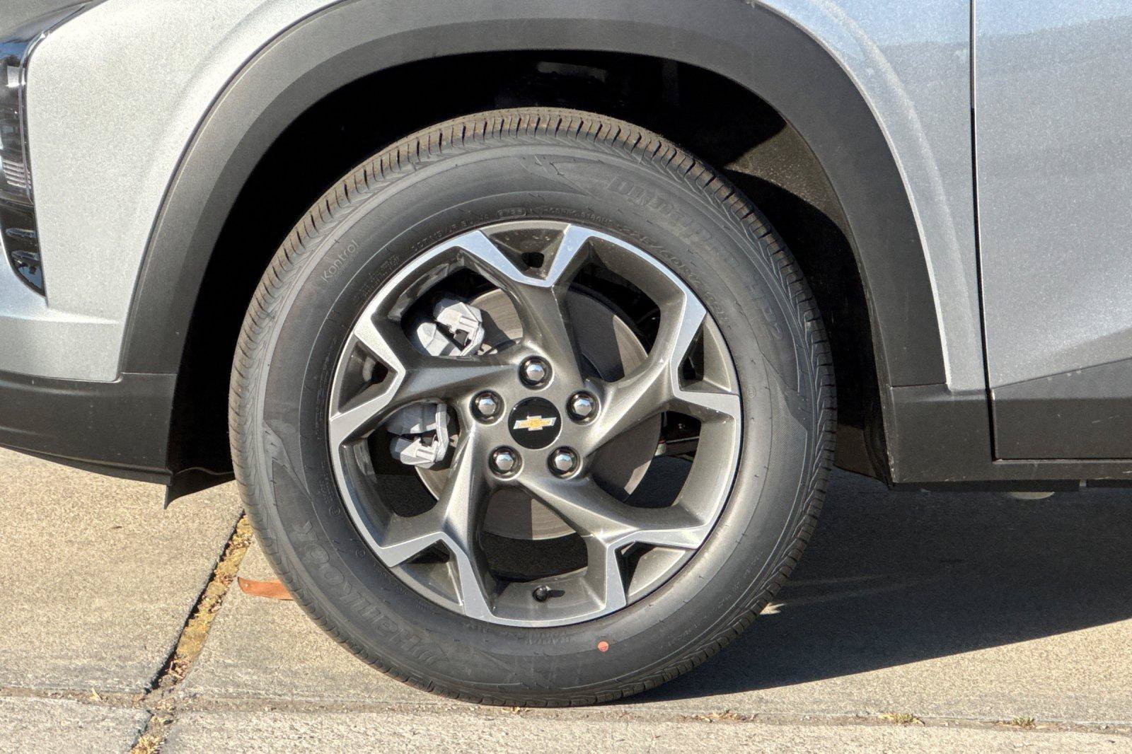 Used 2026 Chevrolet Trax LT w/ Driver Confidence Package FWD image 35