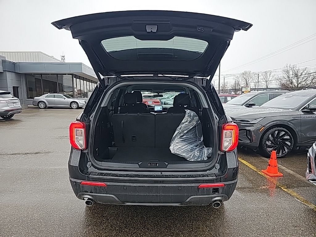 Used 2023 Ford Explorer XLT w/ Equipment Group 202A image 10