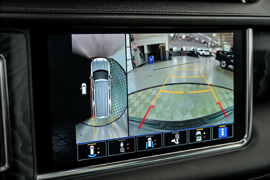 Used 2023 GMC Yukon Denali AWD/4WD image 24