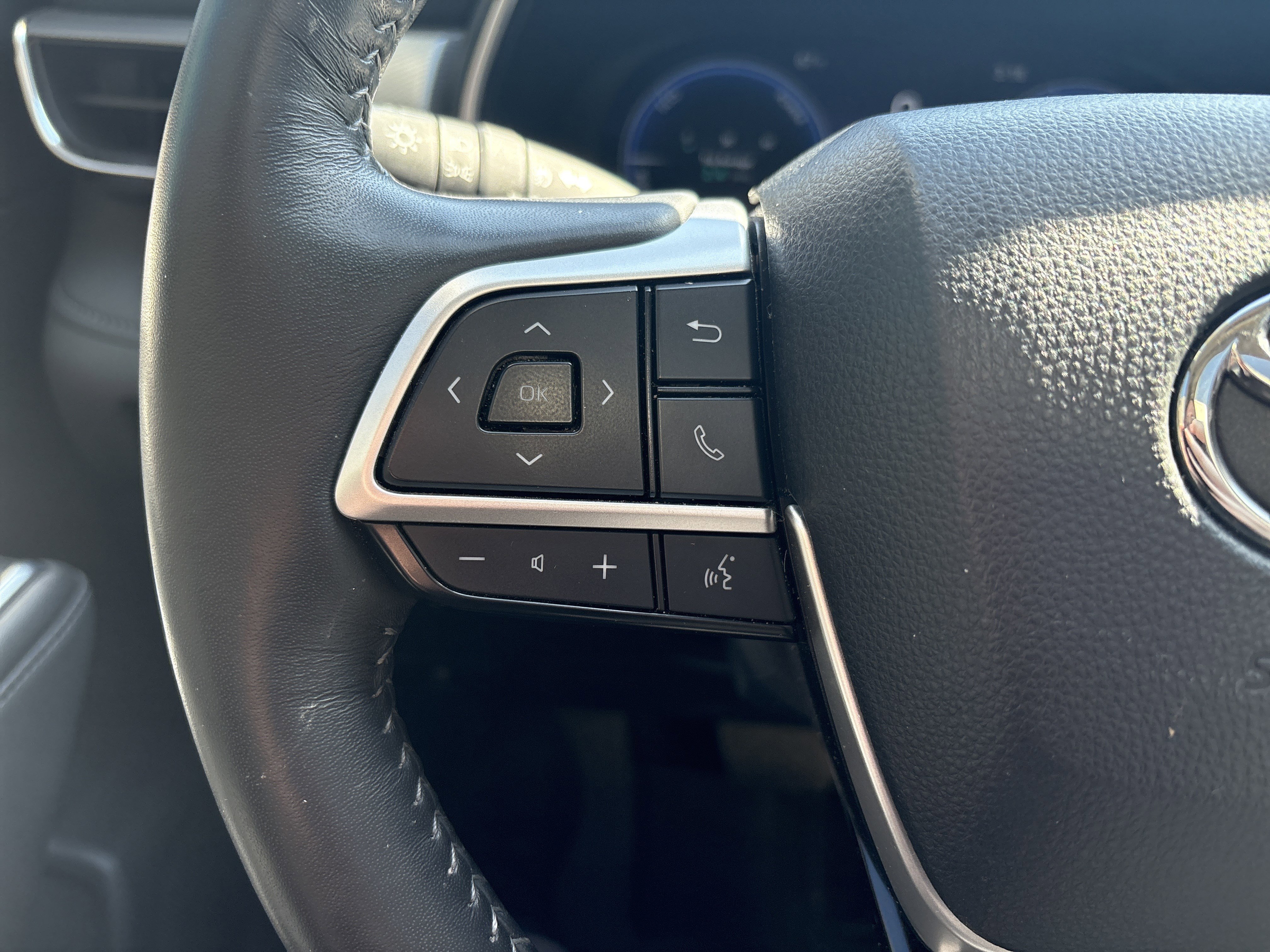 Used 2024 Toyota Highlander Platinum image 19