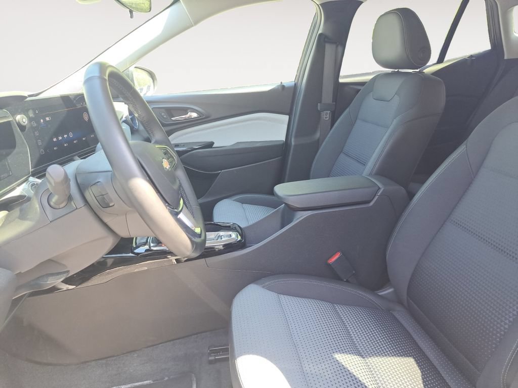 Used 2025 Chevrolet Trax LT w/ LT Convenience Package FWD image 10