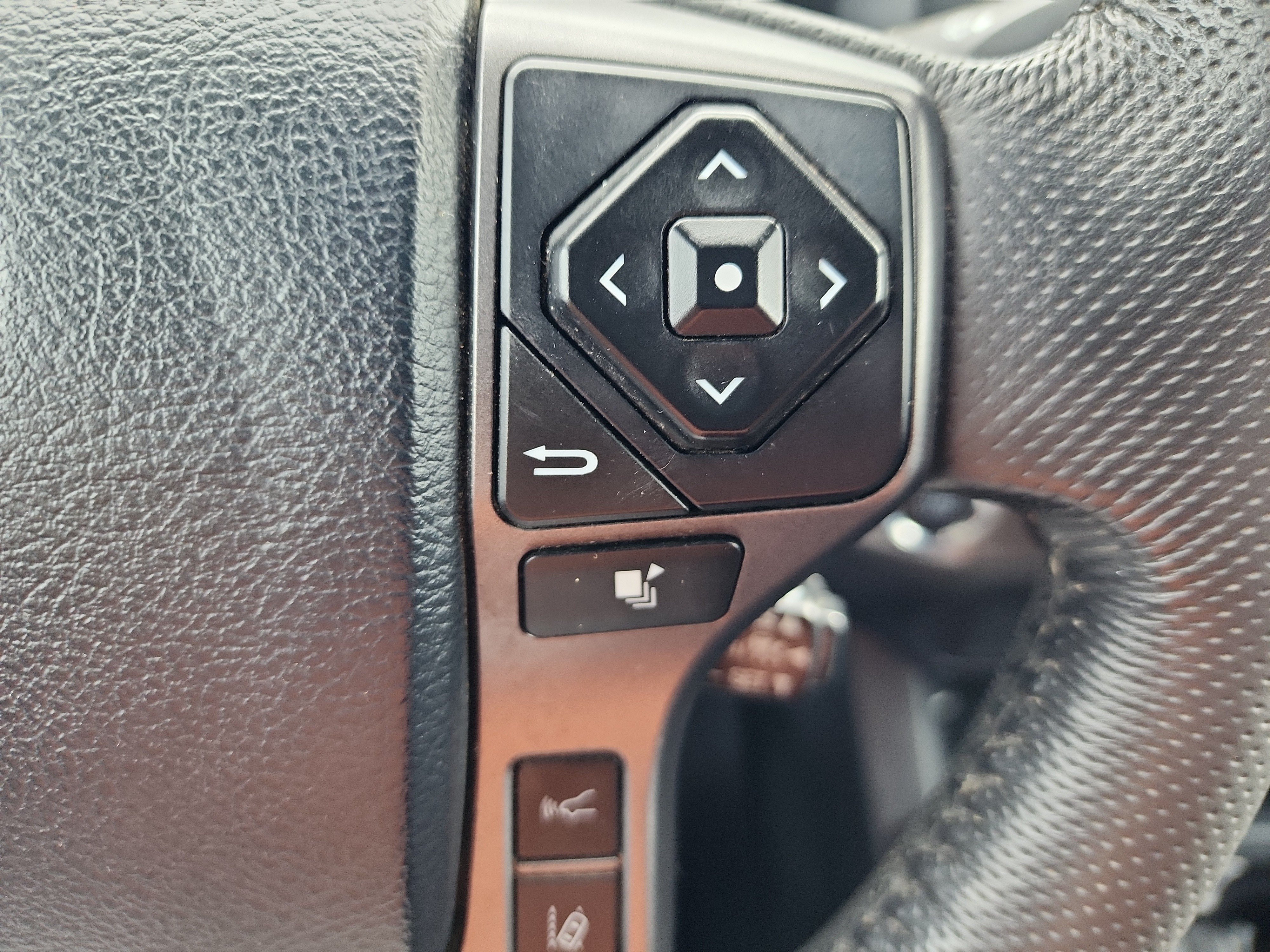 Used 2019 Toyota Tacoma TRD Off-Road AWD/4WD image 17