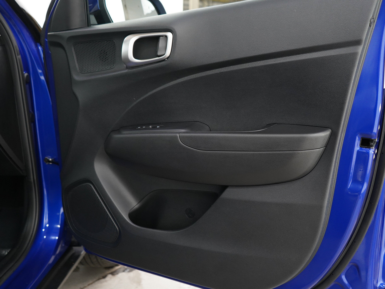 Certified 2025 Hyundai Venue SEL FWD image 9