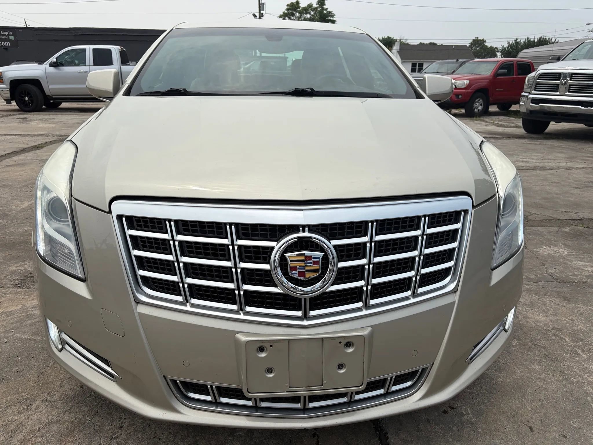 Used 2015 Cadillac XTS Luxury image 2