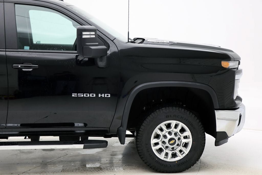Used 2025 Chevrolet Silverado 2500 LT w/ Convenience Package AWD/4WD image 4