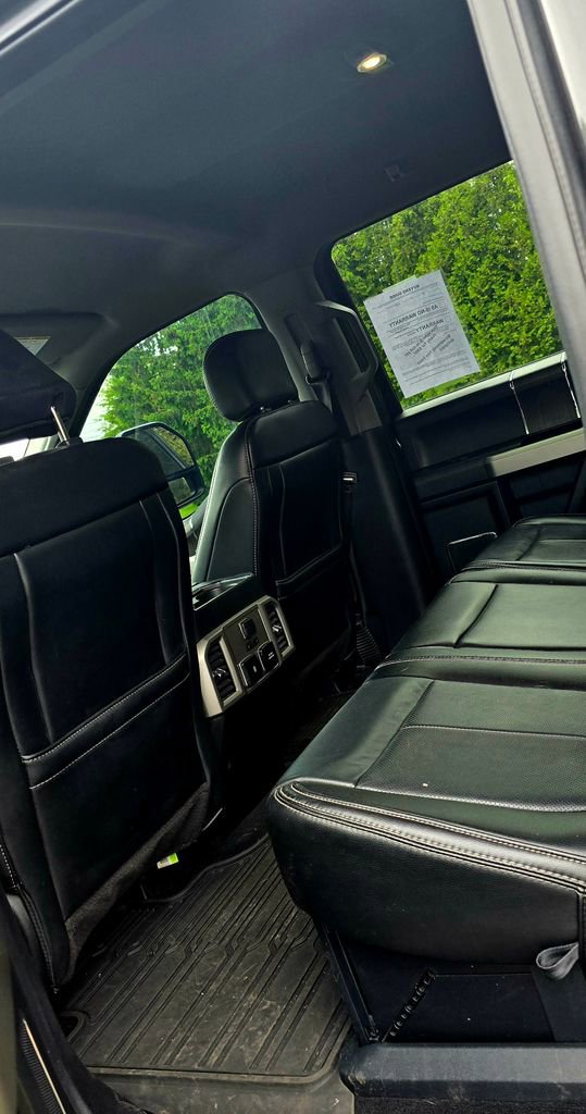 Used 2020 Ford F250 Lariat w/ Lariat Value Package AWD/4WD image 4
