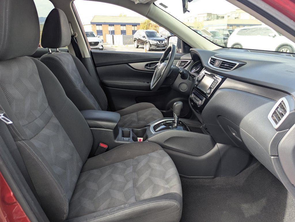 Used 2016 Nissan Rogue SV w/ SV Premium Package FWD image 37