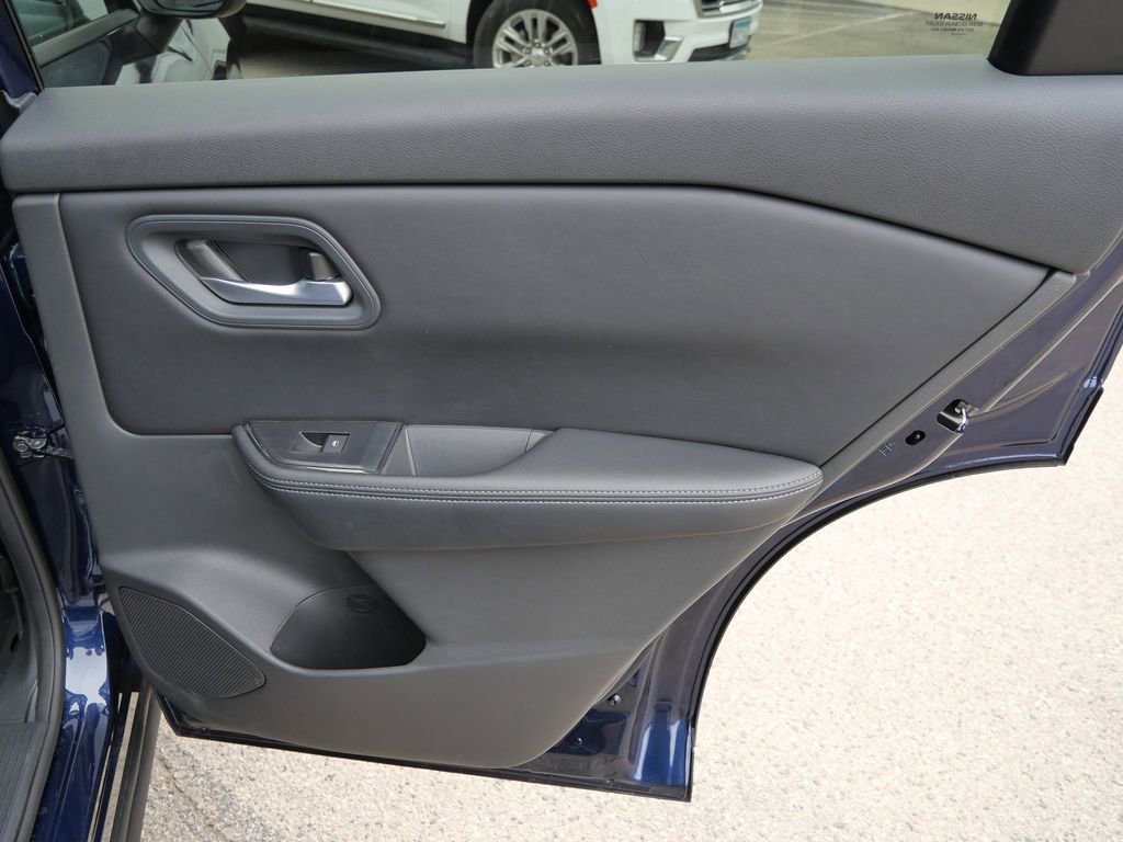 Used 2025 Nissan Rogue SV AWD/4WD image 17