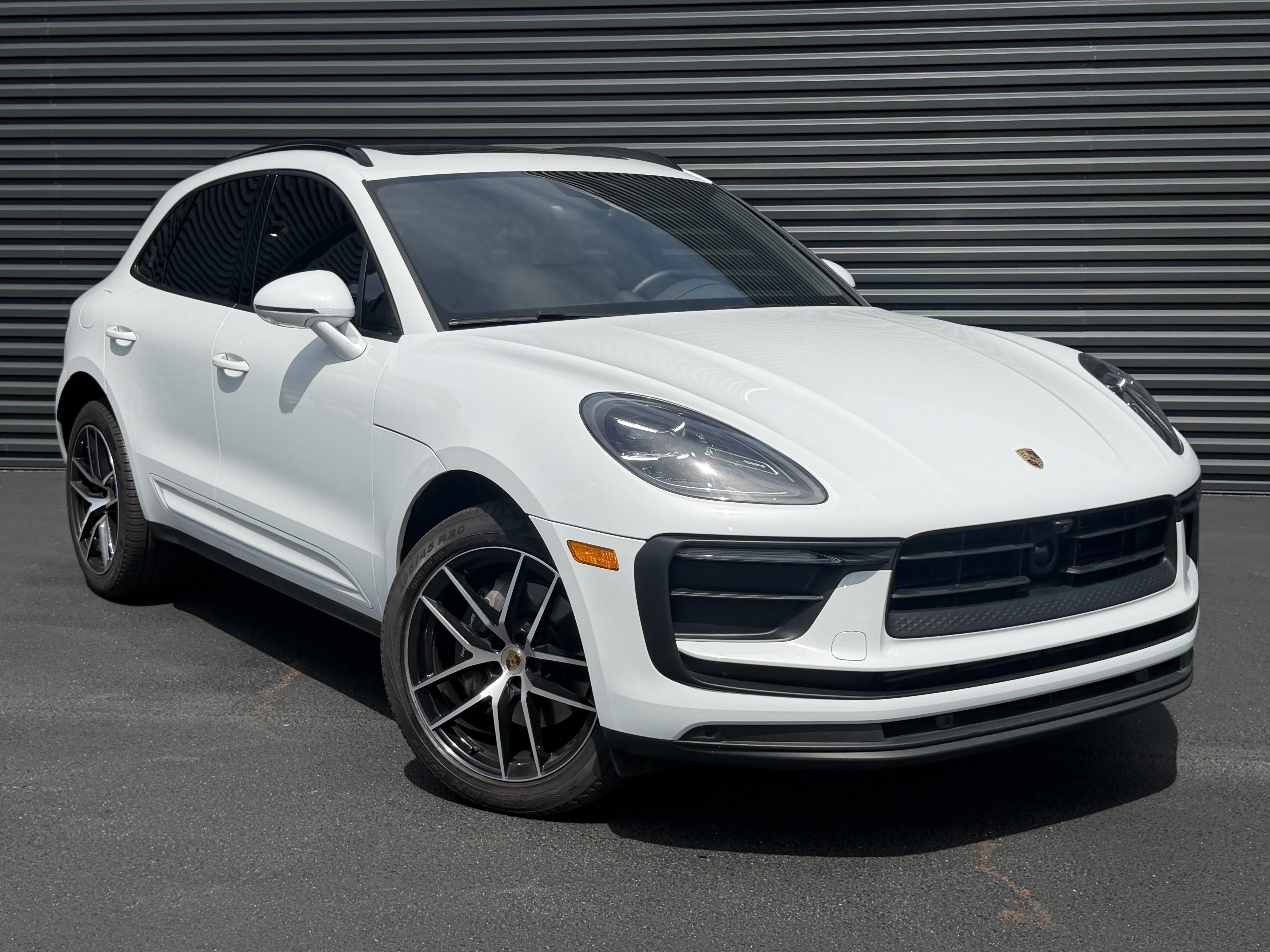Certified 2024 Porsche Macan AWD/4WD image 7