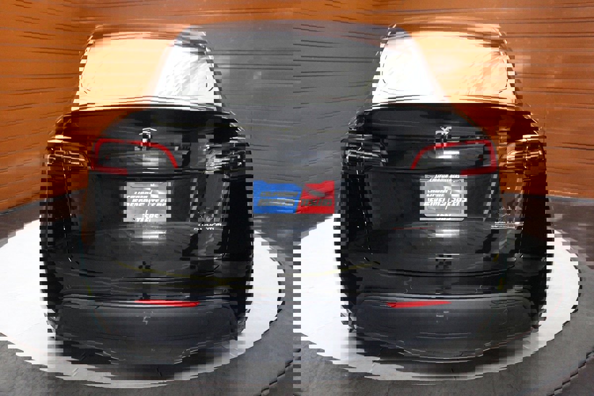 Used 2022 Tesla Model Y Performance image 11