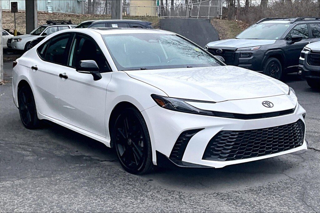 Used 2026 Toyota Camry Hybrid w/ Multimedia Upgrade Package AWD/4WD image 19