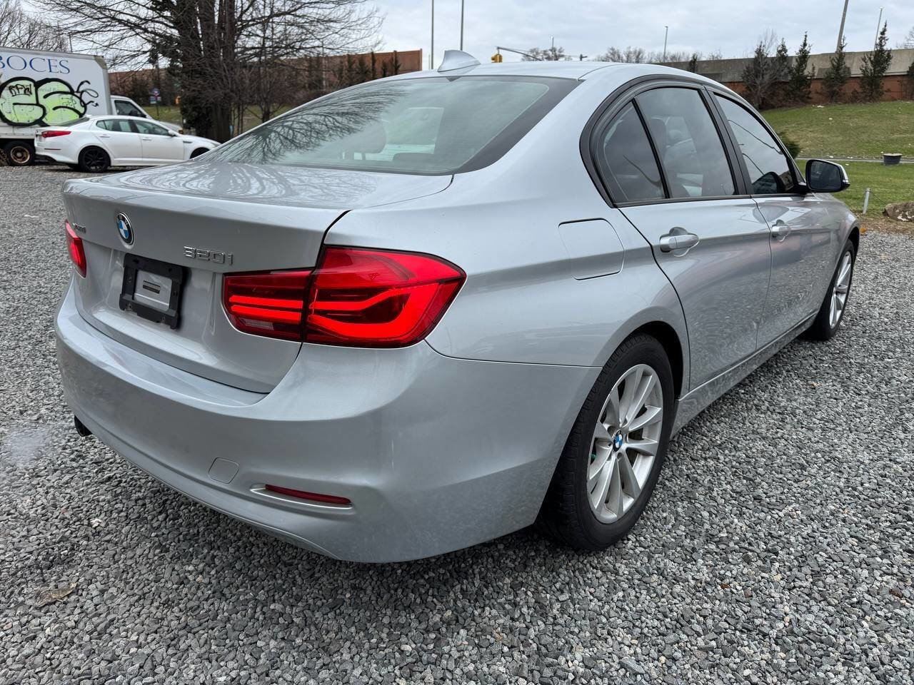 Used 2016 BMW 320i xDrive Sedan AWD/4WD image 5