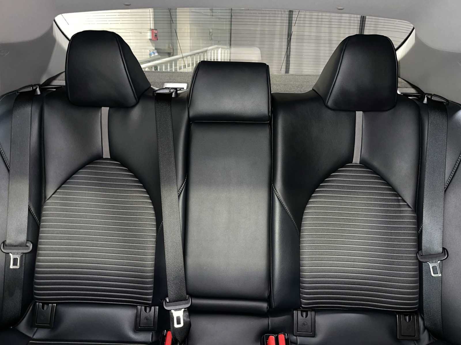Used 2020 Toyota Camry SE FWD image 27
