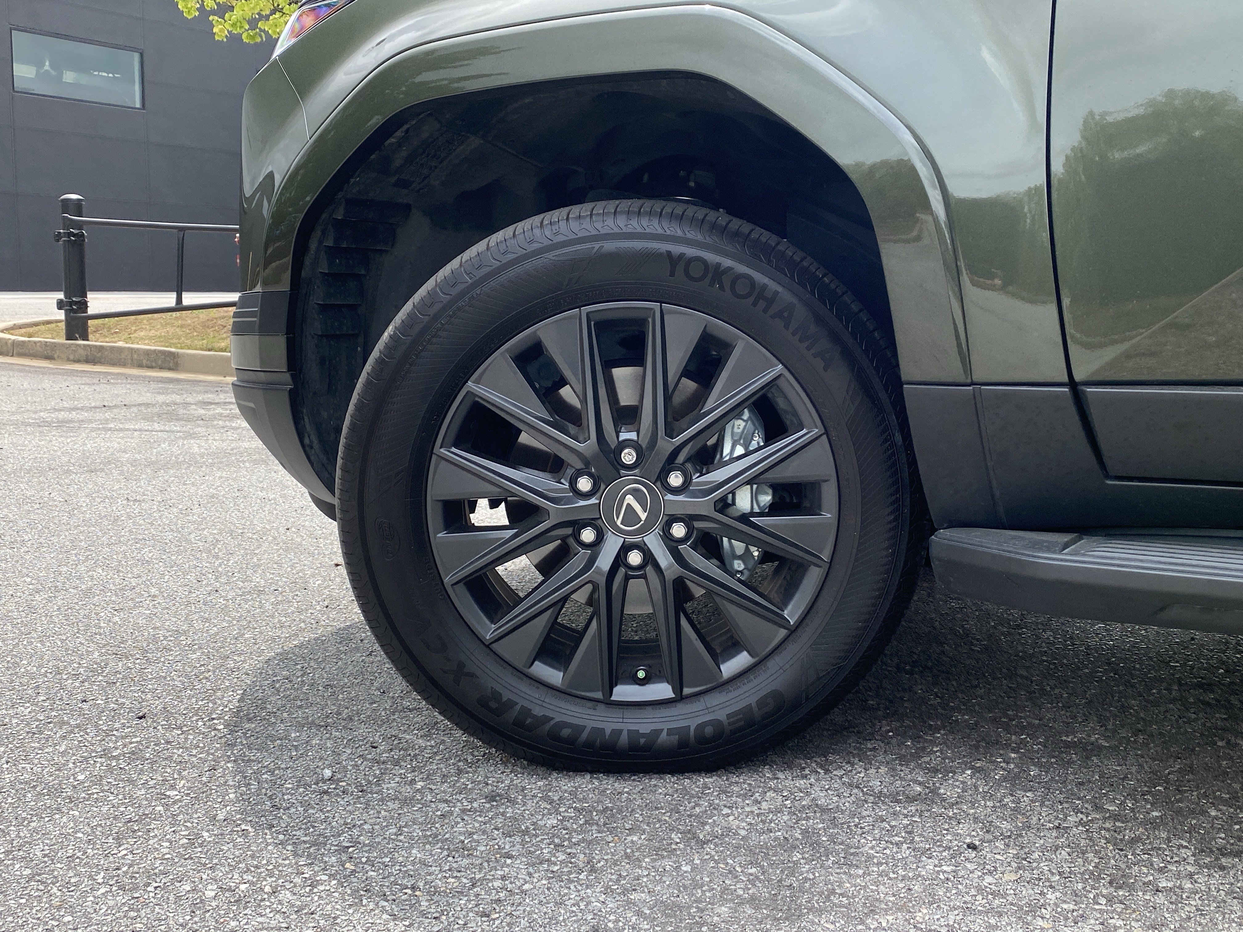 Used 2025 Lexus GX 550 w/ Accessory Package (2T) image 17