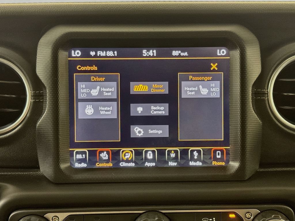 Used 2018 Jeep Wrangler Unlimited Sahara AWD/4WD image 15