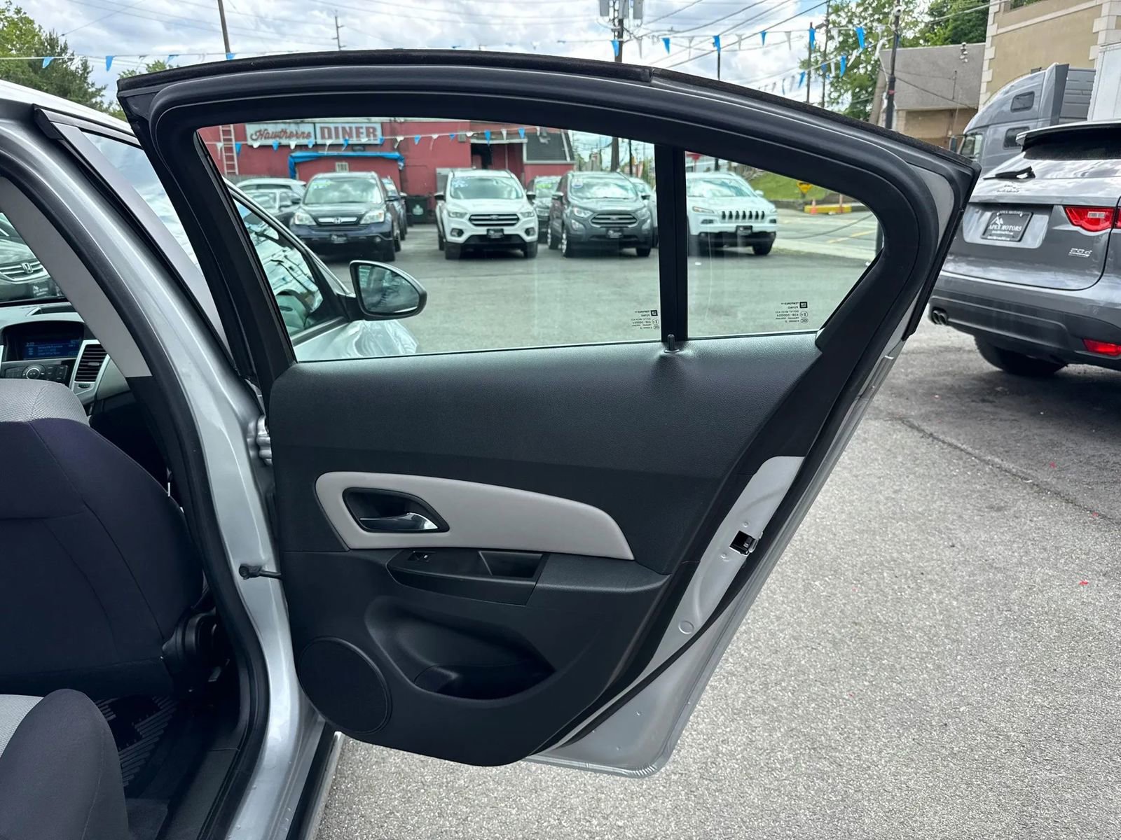 Used 2013 Chevrolet Cruze LS FWD image 39