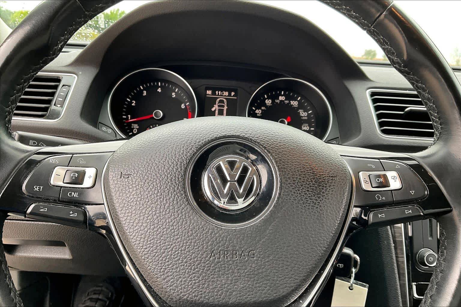 Used 2016 Volkswagen Passat 1.8T SE FWD image 34