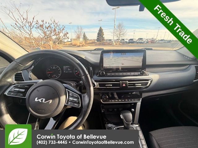 Used 2022 Kia Seltos Nightfall Edition image 12