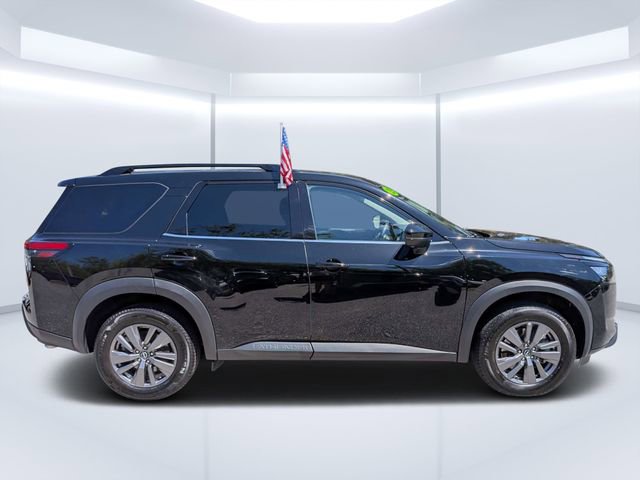Used 2025 Nissan Pathfinder SV FWD image 2