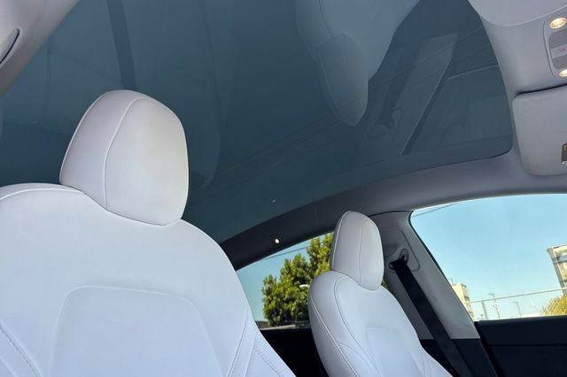 Used 2022 Tesla Model Y Performance AWD/4WD image 19
