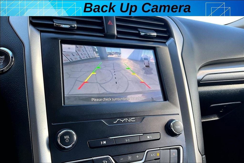 Used 2020 Ford Fusion SE image 12