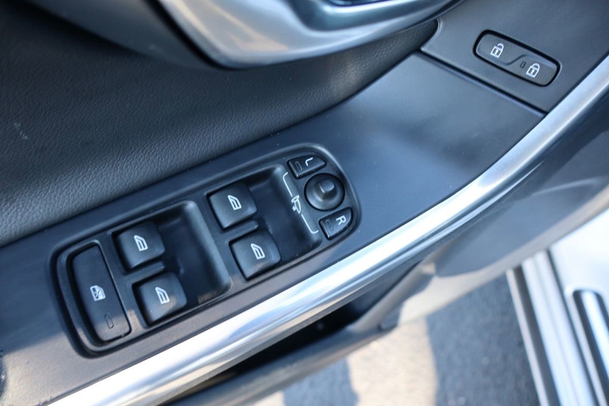Used 2015 Volvo V60 T5 Platinum image 27