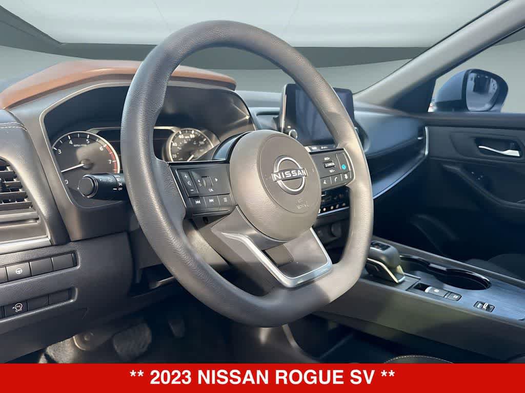 Used 2023 Nissan Rogue SV FWD image 2