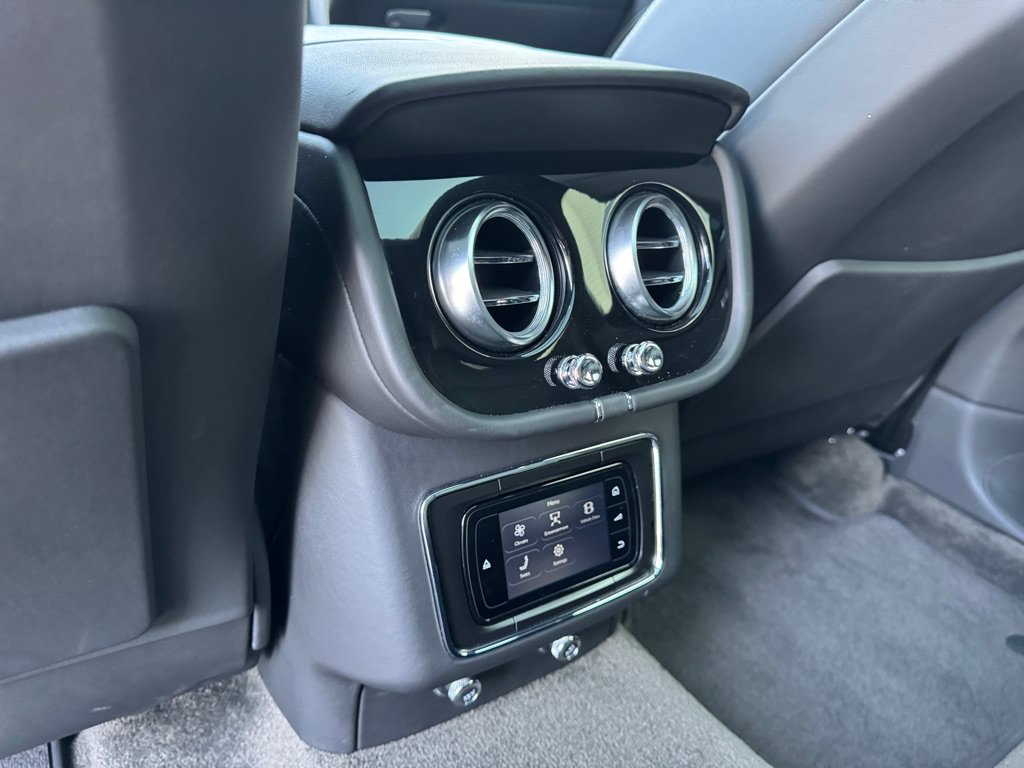 Used 2019 Bentley Bentayga AWD/4WD image 22