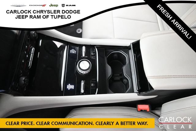 Used 2023 Jeep Grand Cherokee Overland w/ Luxury Tech Group IV AWD/4WD image 23