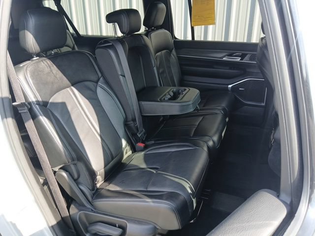 Used 2024 Jeep Wagoneer L Series II w/ Flexible Seating Group AWD/4WD image 27