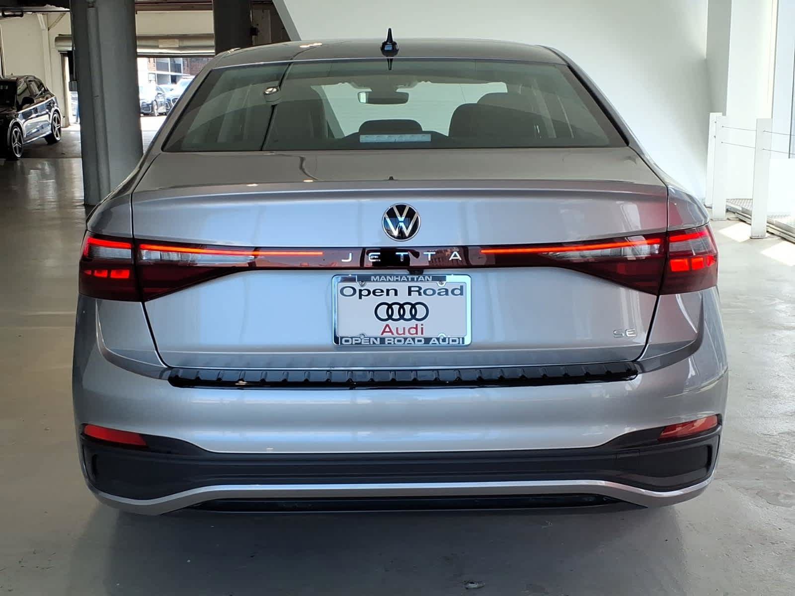 Used 2026 Volkswagen Jetta SE FWD image 5