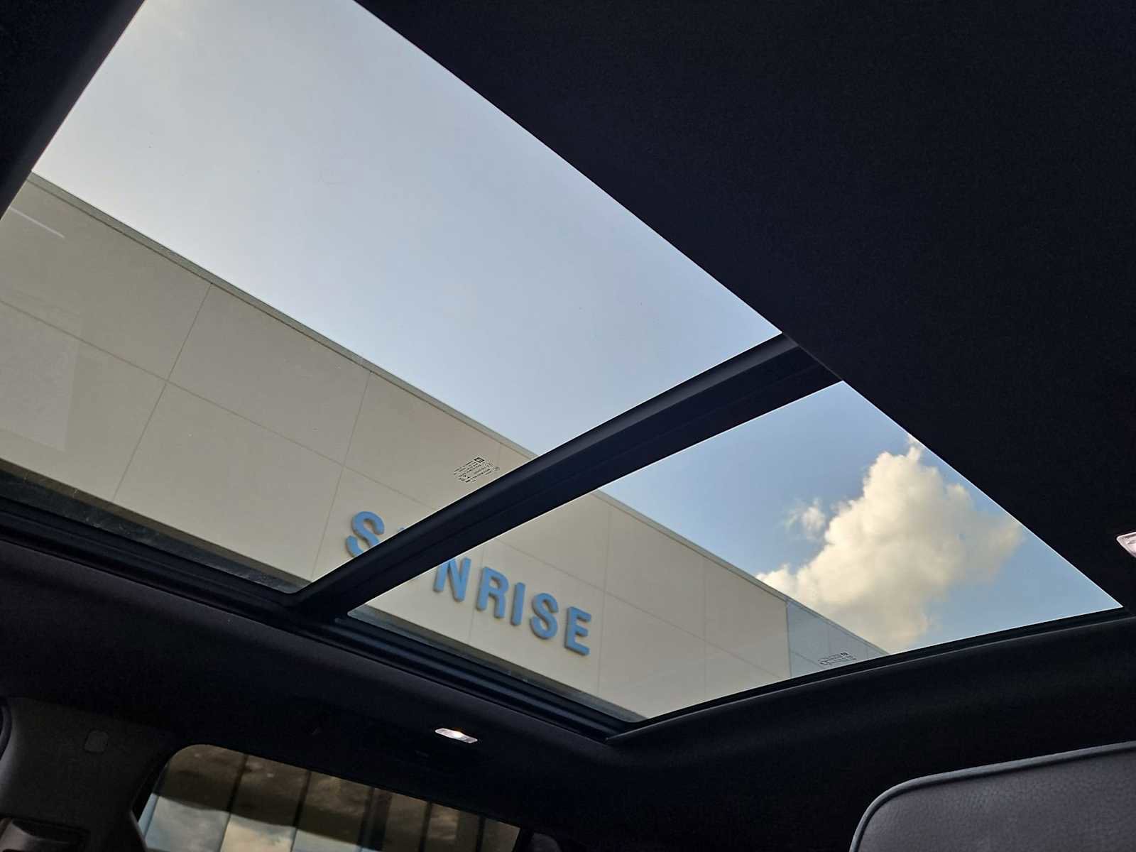 Used 2021 GMC Yukon XL Denali w/ Denali Premium Package image 20