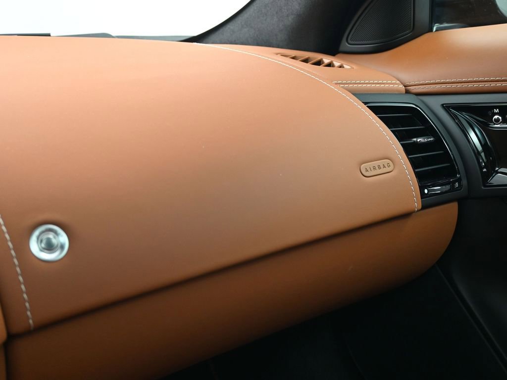 Used 2024 Jaguar F-TYPE R image 19