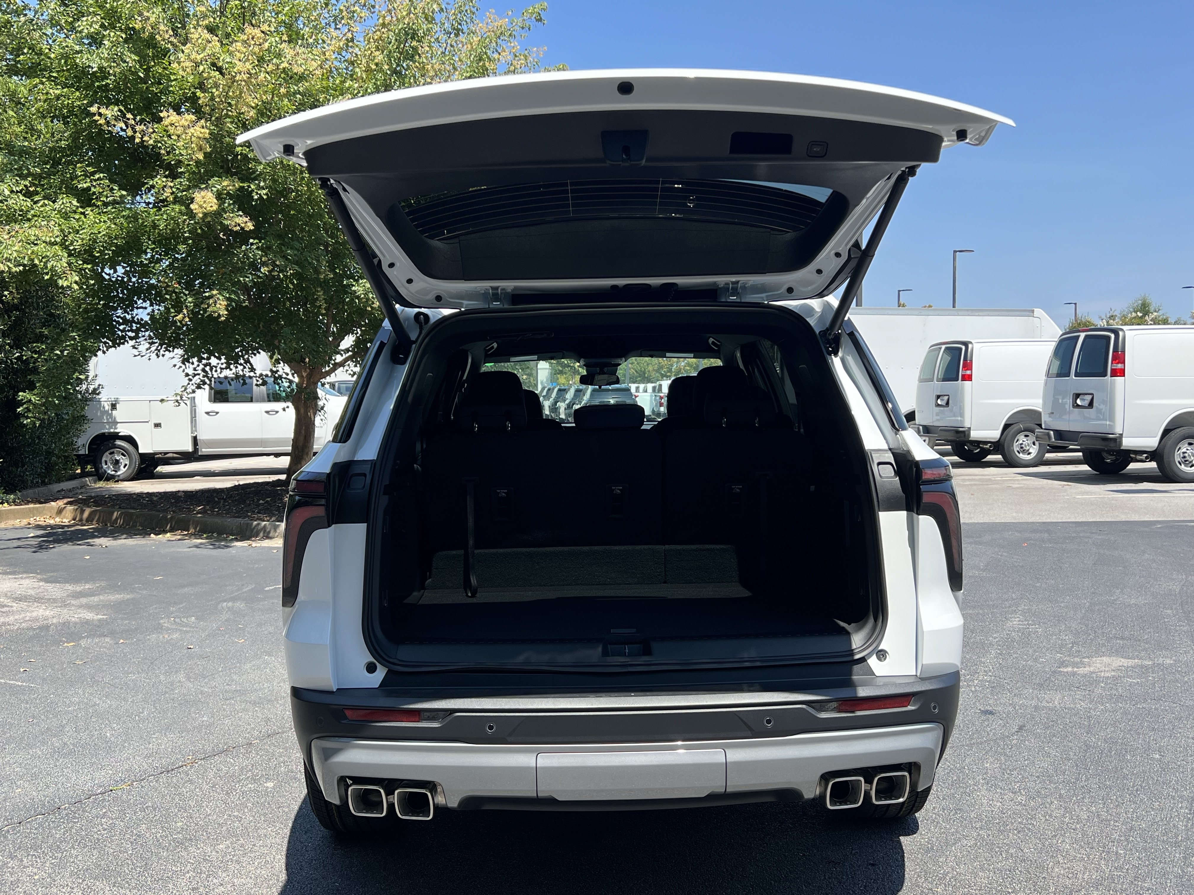 New 2027 Chevrolet Traverse LT FWD image 11