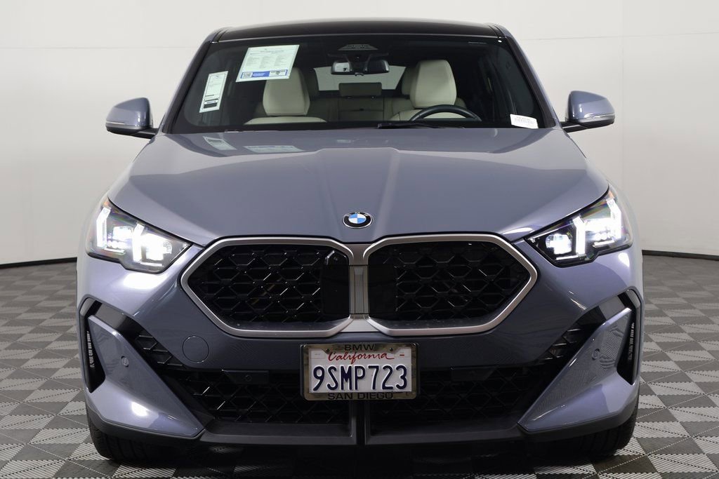 Certified 2025 BMW X2 xDrive28i w/ Technology Package image 2