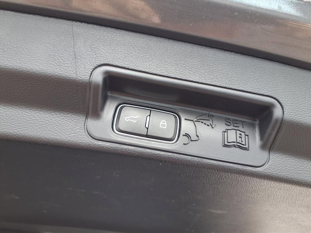 Used 2022 Ford Explorer Platinum w/ Equipment Group 601A image 39