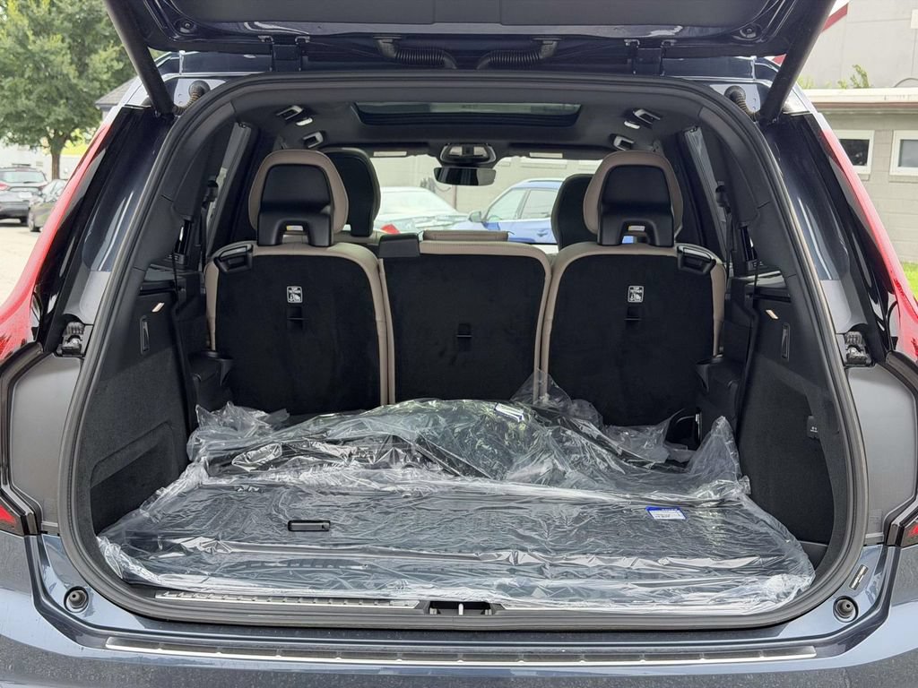 New 2026 Volvo XC90 T8 Ultra w/ Protection Package Premier AWD/4WD image 13