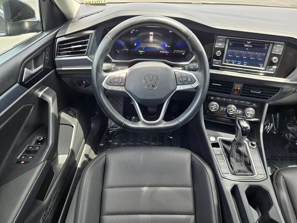 Used 2024 Volkswagen Jetta SE FWD image 12
