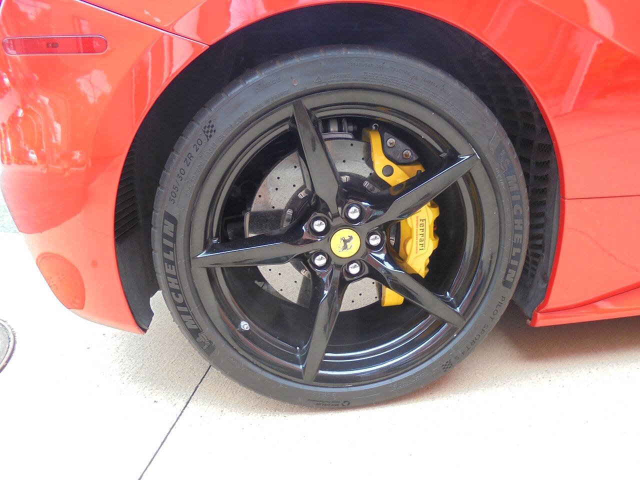Used 2017 Ferrari 488 GTB RWD image 28