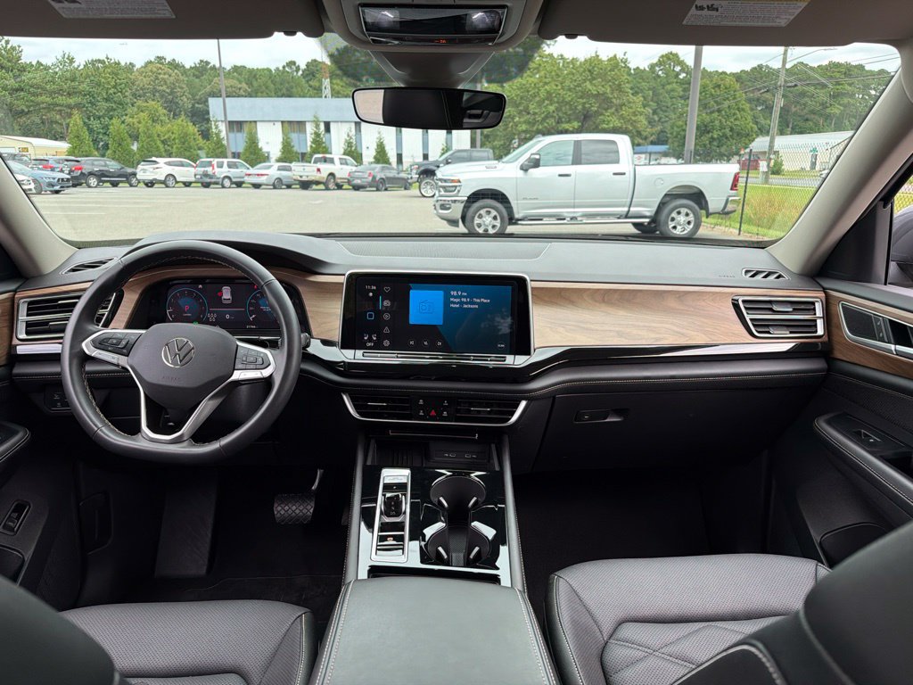 Used 2025 Volkswagen Atlas SE FWD image 8